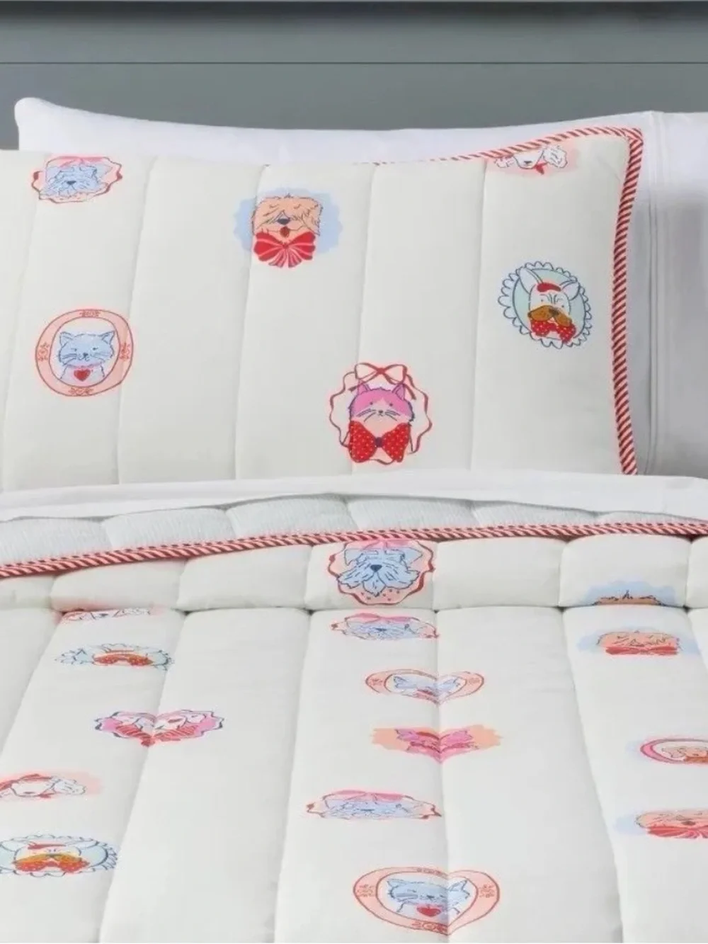 Pillowfort Patisserie Pets comforter set